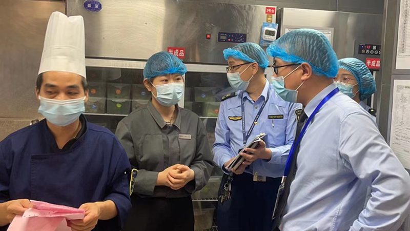 进口糖果与国产糖果，儿童选择之谜